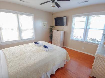 1512 Forest Ave - Deep Water Dock - Endless Sunsets - image 11
