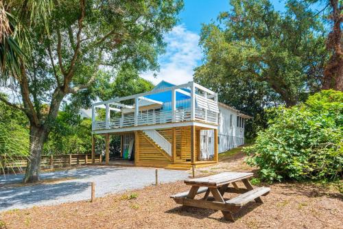 808 E Ashley - The Board and Batten - 3 Bedrooms near Ocean - main image