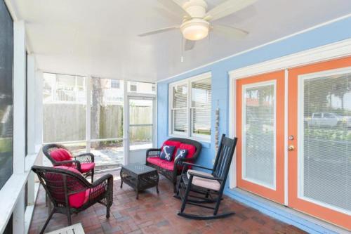 704 W Ashley - Blue Sky - Heated Swimming Pool - Across the Street from Ocean - image 4