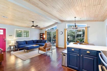 2nd Block E Huron - Keep Palm - Adorable House Minutes from the Beach - image 6