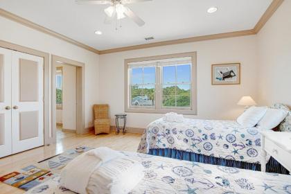 Blue Waters Beachfront - image 12