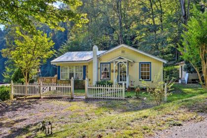 mountain Cottage with Views Near tail of the Dragon