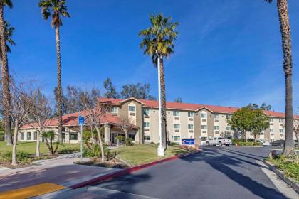Comfort Inn Fontana - image 3