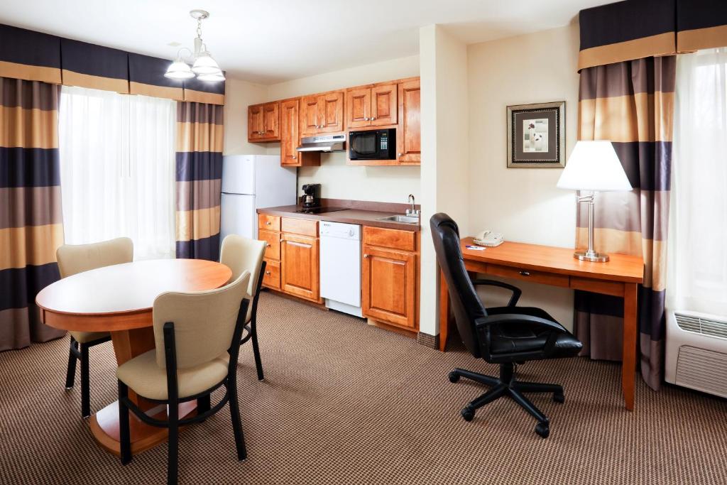Holiday Inn Express Forest City an IHG Hotel - image 2
