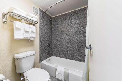 Quality Inn - image 12