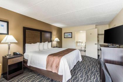 Quality Inn - image 4