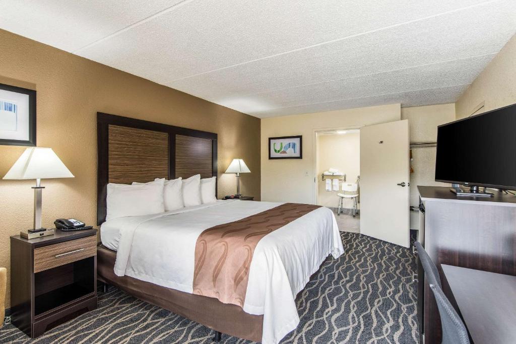 Quality Inn - image 4