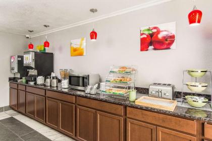 Quality Inn - image 5