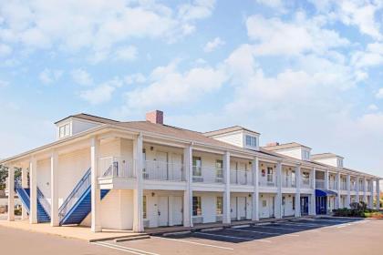 Baymont by Wyndham Forest City - image 3