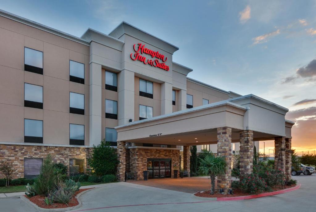 Hampton Inn & Suites Fort Worth/Forest Hill - image 3