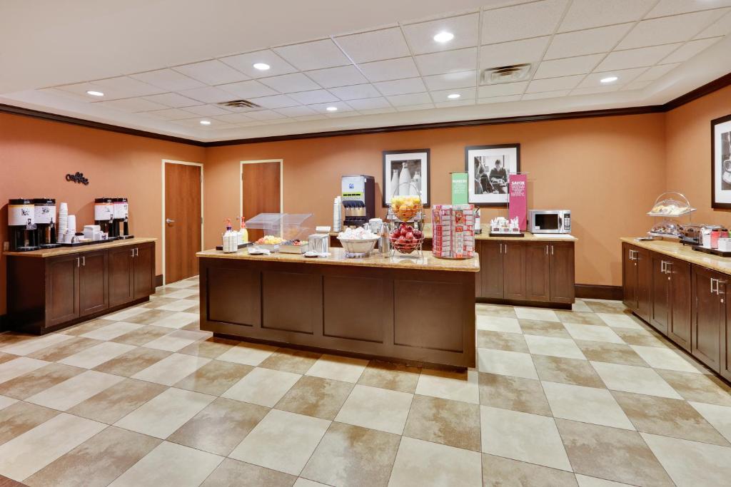 Hampton Inn & Suites Fort Worth/Forest Hill - image 4