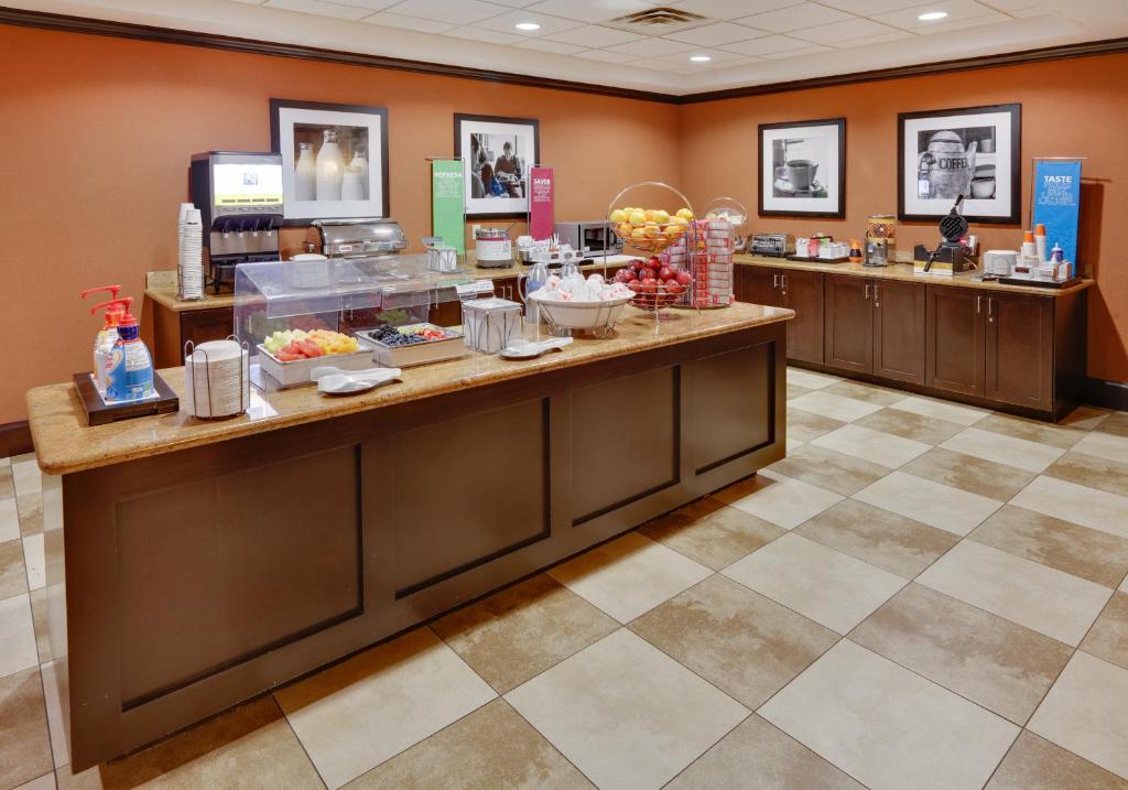 Hampton Inn & Suites Fort Worth/Forest Hill - image 5