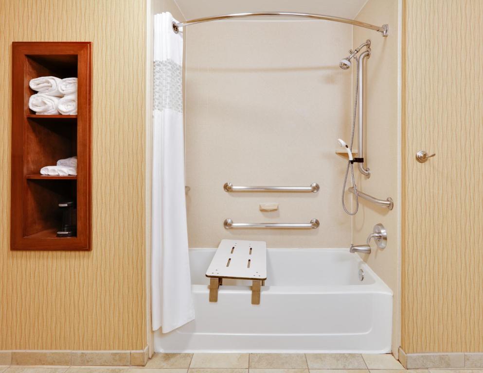 Hampton Inn & Suites Fort Worth/Forest Hill - image 6