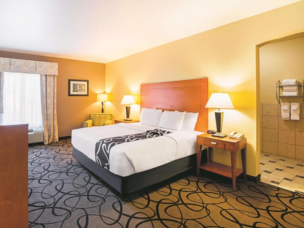 La Quinta by Wyndham Ft. Worth - Forest Hill TX - image 2