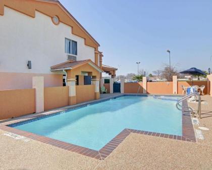 Quality Inn - image 5
