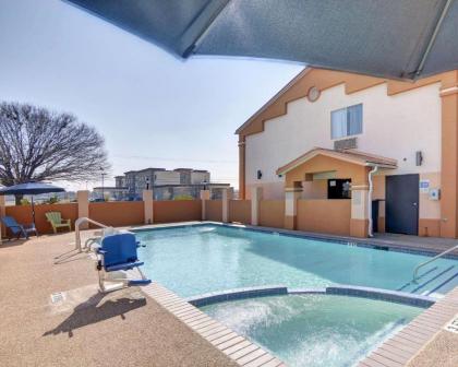Quality Inn - image 7