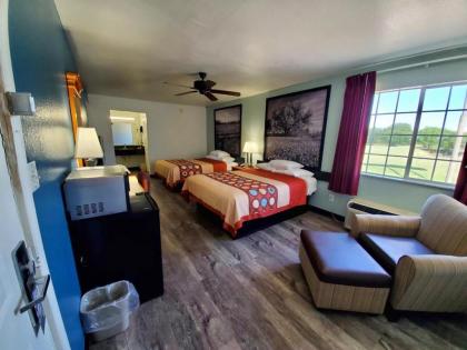 Super 8 by Wyndham Forney/East Dallas - image 10