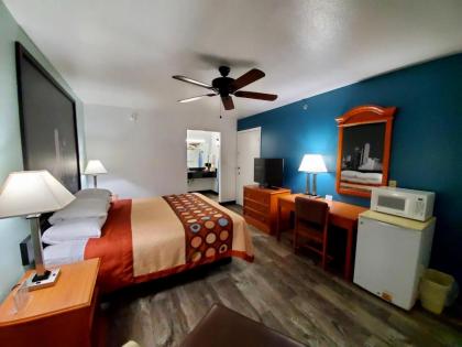 Super 8 by Wyndham Forney/East Dallas - image 11
