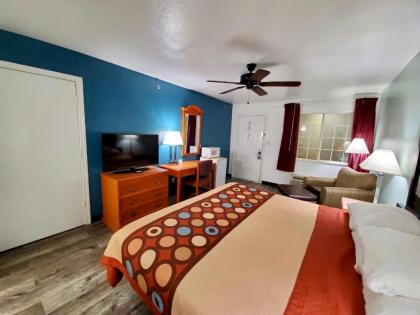 Super 8 by Wyndham Forney/East Dallas - image 14