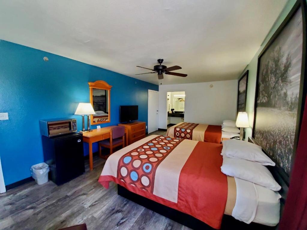 Super 8 by Wyndham Forney/East Dallas - image 6
