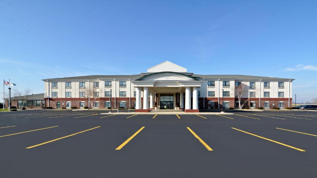 Holiday Inn Express Hotel & Suites Fort Atkinson an IHG Hotel - main image