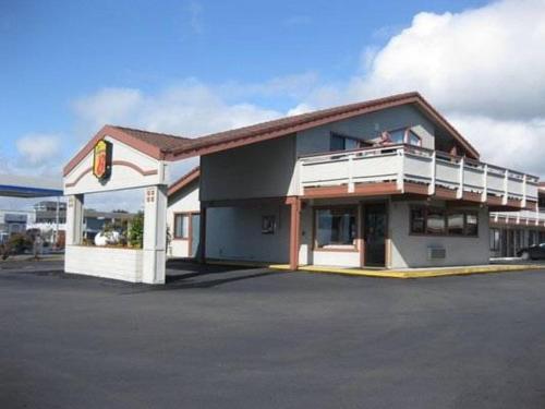 Super 8 by Wyndham Fort Bragg - image 2