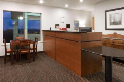 Super 8 by Wyndham Fort Bragg - image 4