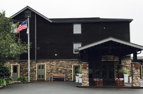 Holiday Inn Express Fort Bragg an IHG Hotel - main image