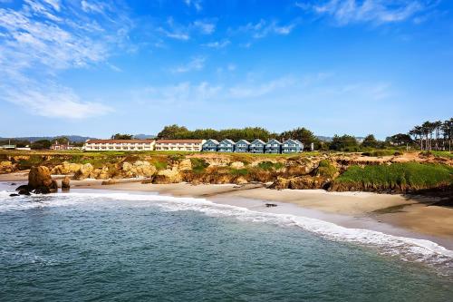 Surf and Sand Lodge - image 2