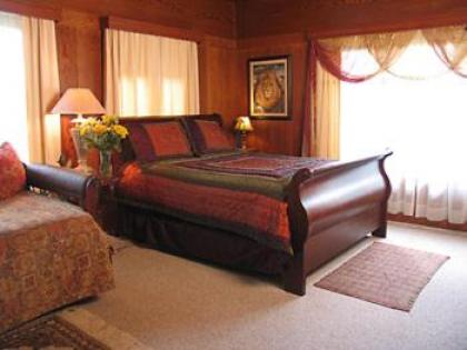The Colonial Inn - image 3