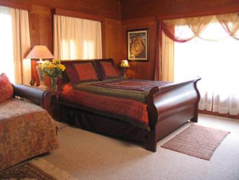 The Colonial Inn - image 3
