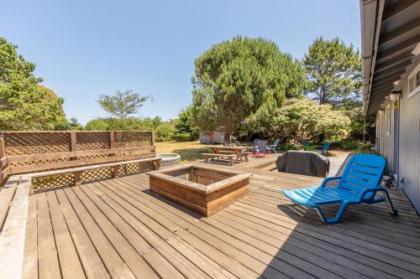 Coastal Conifer Hideaway - image 3
