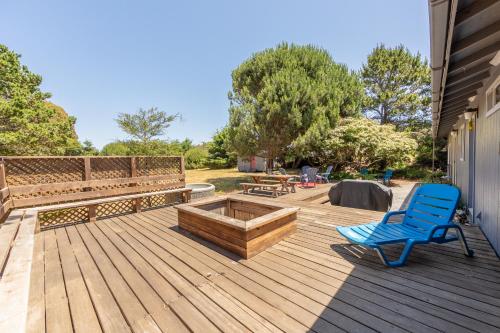 Coastal Conifer Hideaway - image 3