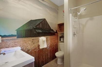 Fort Bragg Farmhouse - image 5