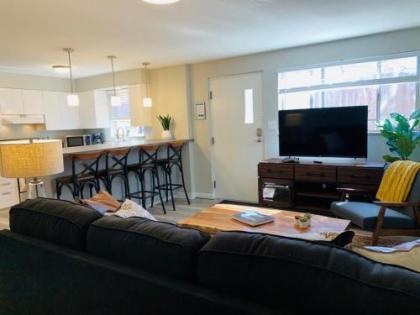 modern  Chic Condo in the heart of Old town