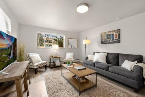 Contemporary condo in the heart of Old Town - main image