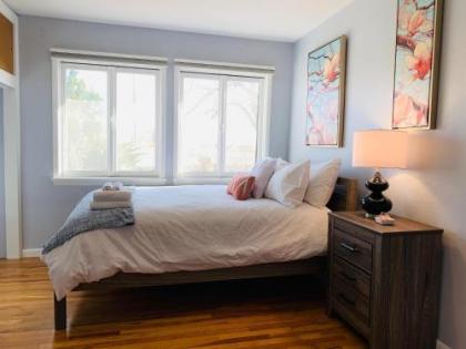 Family-Friendly Fireside Nest Near Old Town! - image 4
