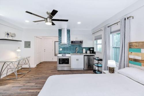1757 A Relaxing Hideaway 1: 1.5 miles to Beach & Las Olas - main image