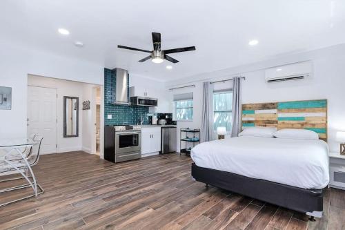 1757 A Relaxing Hideaway 1: 1.5 miles to Beach & Las Olas - image 2