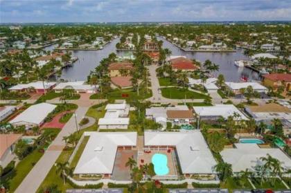 +Dolphin Isles Resort