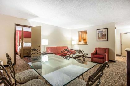 Clarion Hotel Fort Mill Near Amusement Park - image 2