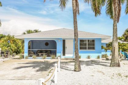 3561 Estero Blvd Manor