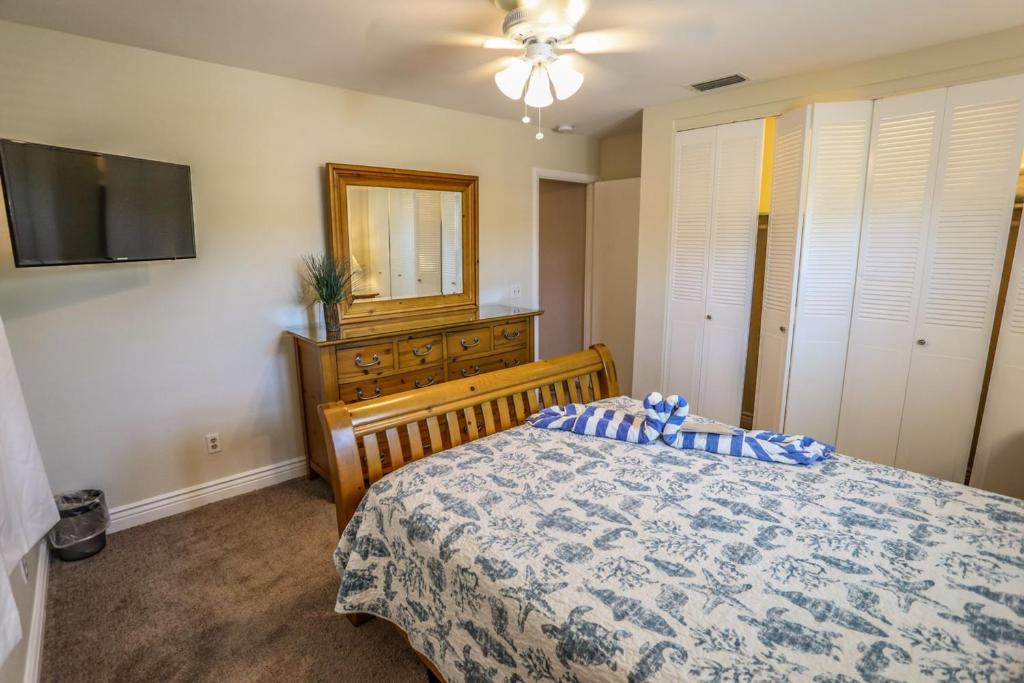 105 Tropical Shore Way - main image