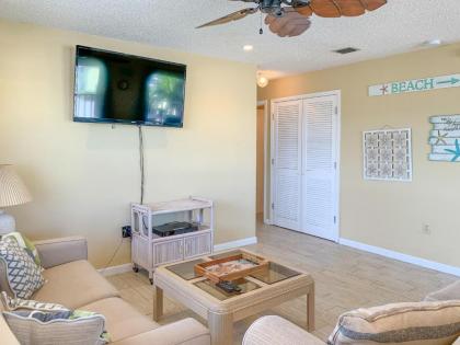 2 BR 2 BA w/laundry room pet frndly pool sleeps 8. Very close to Times Square - image 5