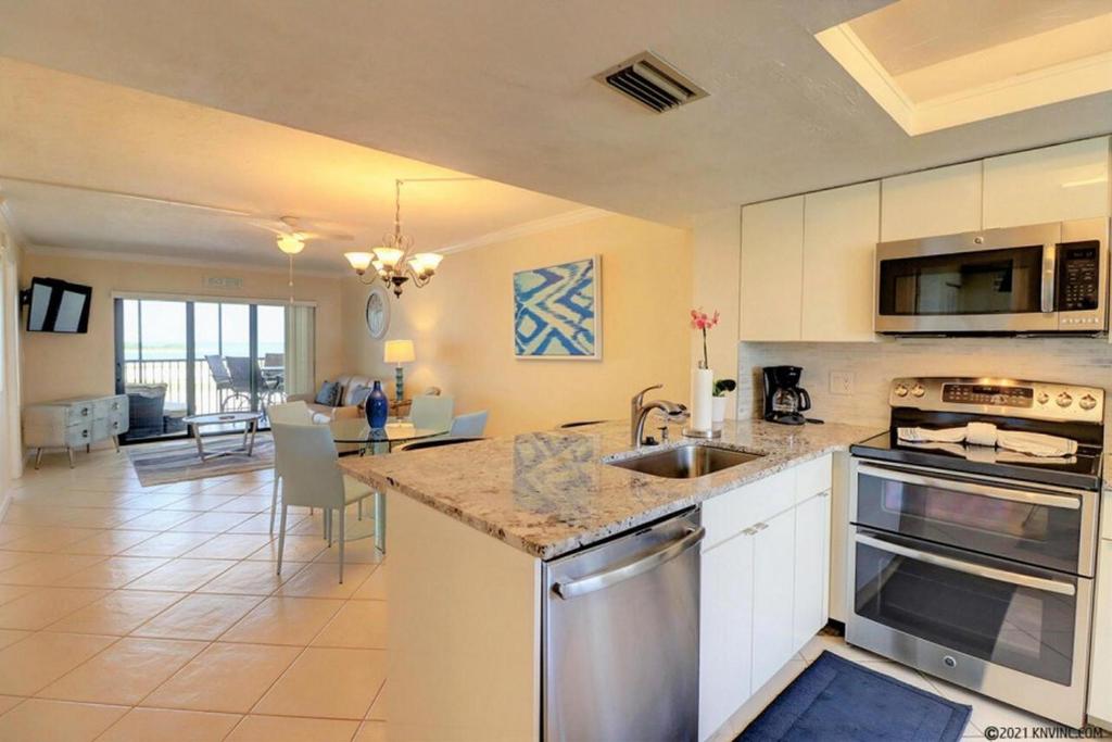 Carlos Pointe 334 by Kathy Nesbit Vacations - main image