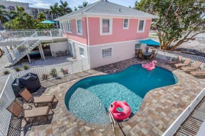 Flamingo Villas D Upstairs - Beautiful Beach Bungalow with Pool - image 13