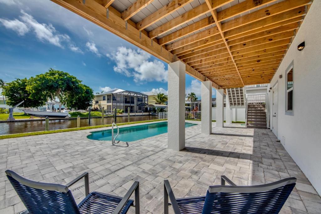 250 Flamingo Street - Luxury Canal Home - main image
