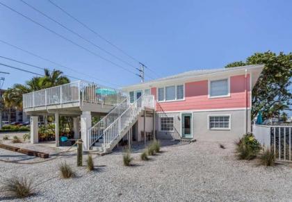 Flamingo Villas B Upstairs - Beautiful Beach Bungalow with Pool - image 3