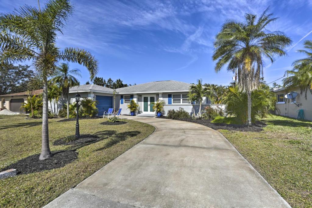 Fort Myers Bungalow - 12 Miles to the Beach! - image 2