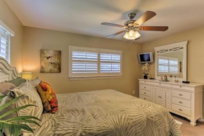 Fort Myers Bungalow - 12 Miles to the Beach! - image 9